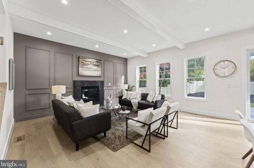 1327 Mayflower Dr, Mc Lean VA 22101-3405 exterior