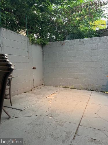 2411 8th St, Philadelphia PA 19148-3713 exterior