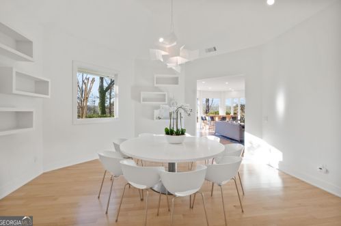 30 Chevaux Ct, Atlanta GA  30342-1944 exterior