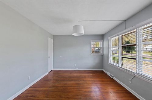 8558 Ardelia Ave, Saint Louis MO 63114-4408 exterior