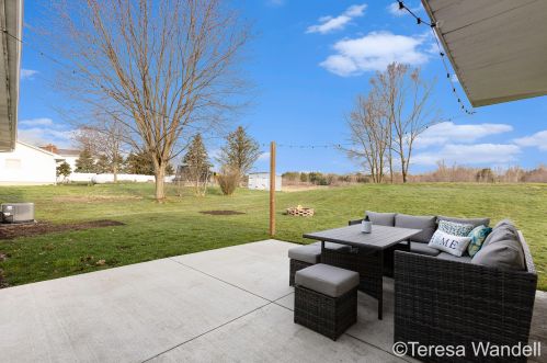 1221 138th Ave, Wayland MI  49348-9553 exterior