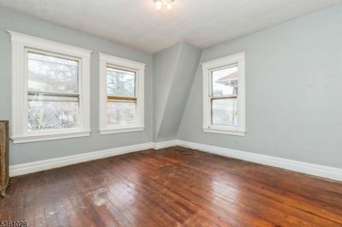 19 Cloverhill Pl, Montclair NJ 07042-4818 exterior