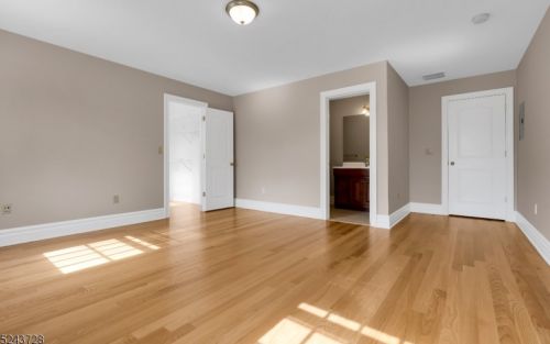 2 Caruso Ct, Bridgewater NJ 08807-2149 exterior