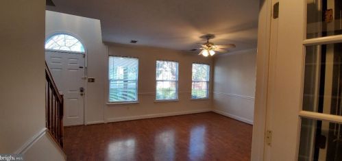 6601 Hunter Creek Ln, Alexandria VA  22315-6052 exterior