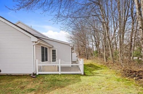 256 Kings Lndg, Windsor CT  06095-3571 exterior