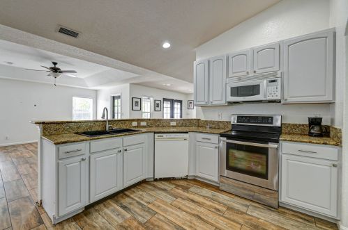 912 Paar Dr, Fort Pierce FL 34953-5623 exterior