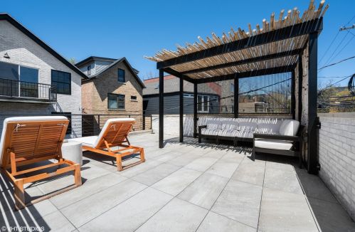 1733 Hoyne Ave, Chicago IL 60647-5541 exterior