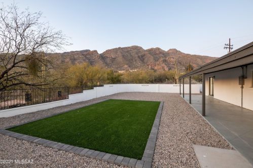 6611 Swan Rd, Tucson AZ 85718-5433 exterior