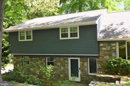 2135 Country Club Dr, Huntingdon Valley, PA 19006-5605