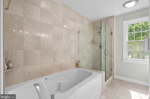 5806 Tudor Ln, Rockville MD 20852-2852 exterior