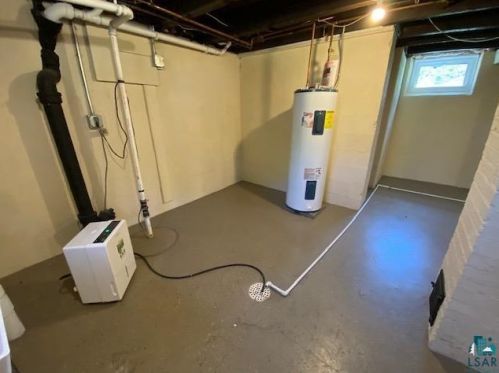 318 59 Ave, Duluth MN 55804-2559 exterior