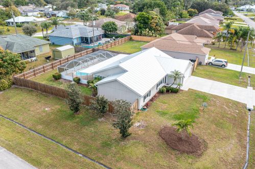 489 College Park Rd, Fort Pierce FL  34953-6224 exterior