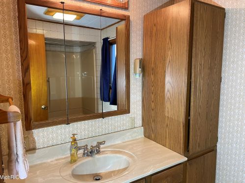 2087 Whitehall Rd, Meskegon MI 49445-1043 exterior