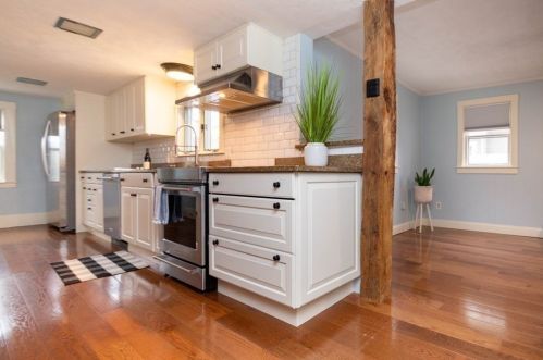 16 Collins St, Danvers MA 01923-2654 exterior