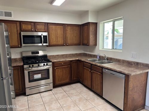 17208 16th Ave, Phoenix, AZ 85023-2533