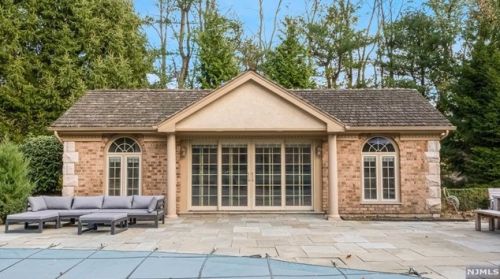 2 Toboggan Rdg Rd, Upper Saddle River NJ 07458-2521 exterior