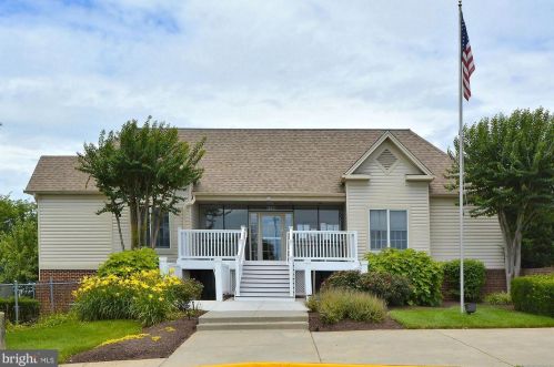 6020 Kestner Cir, Alexandria VA  22315-4833 exterior