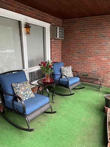 32 Park Avenue Ct, West Springfield MA 01089-3343 exterior