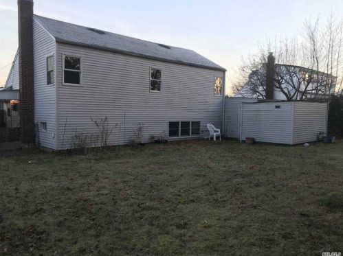 48 Maybrook Rd, Babylon NY 11703-3012 exterior