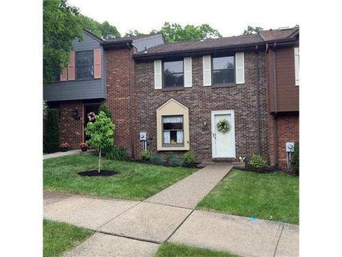 1356 Queens Dr, Moon Twp, PA 15108-1379