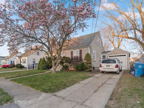 76 Community Dr, Providence, RI 02905-1008