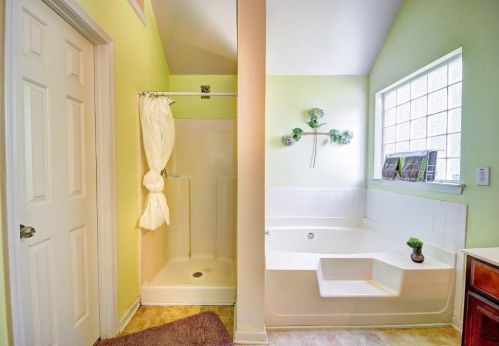 6386 Celtic Dr, Atlanta GA 30331-9414 exterior