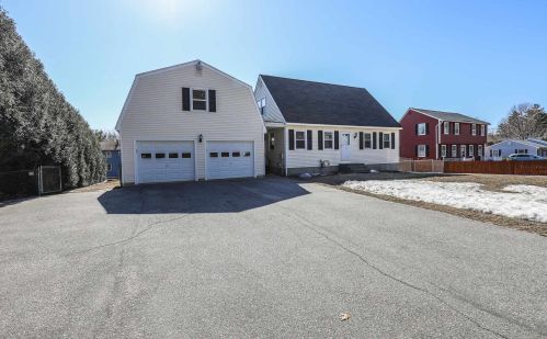 3 Rochester Ln, Concord, NH 03301-5927