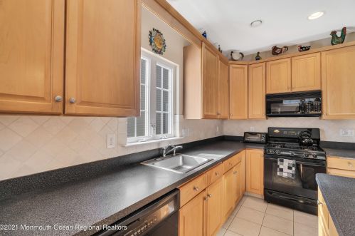 25 Cypress Pt Ln, Jackson Twp NJ 08527-4016 exterior