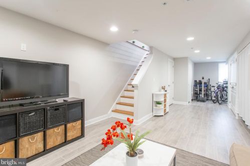 1233 Lawrence St, Philadelphia PA 19140-3348 exterior