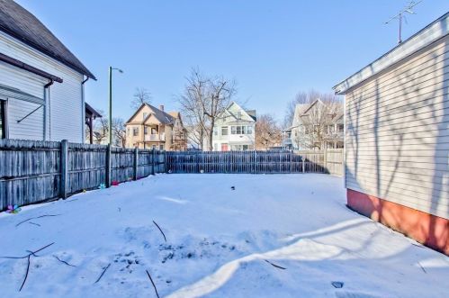 301 Orange St, Springfield MA 01108-1325 exterior