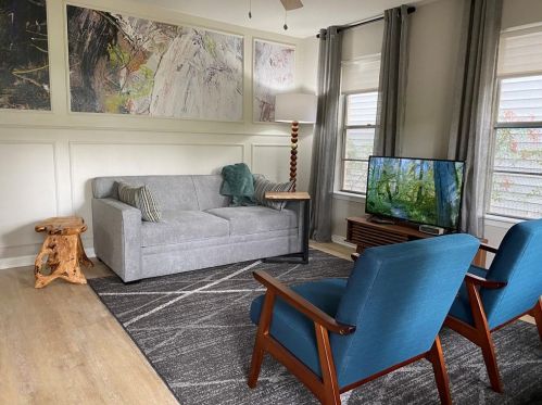 1612 Elmhurst Dr, Austin, TX 78741-2510