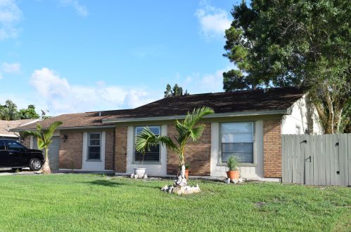 890 Walters Ter, Fort Pierce FL  34983-3987 exterior