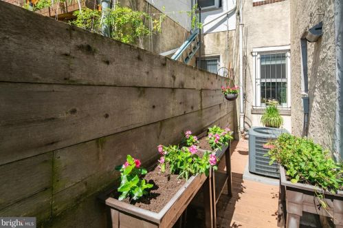 807 18 St, Philadelphia PA 19130-1502 exterior