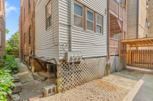2235 Morse Ave, Chicago IL 60645-2932 exterior