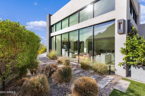 5841 Echo Canyon Cir, Phoenix AZ 85018-1243 exterior