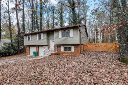 5866 Christopher Ln, Lithonia, GA 30058-5655