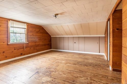 310 Roosevelt Dr, Seymour CT 06478-1738 exterior