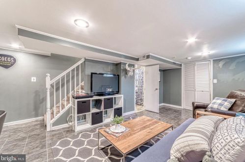 5637 Fenwick Dr, Alexandria VA 22303-1524 exterior