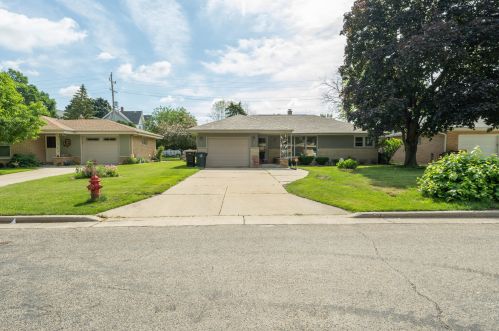 4054 93rd St, Milwaukee, WI 53222-1505