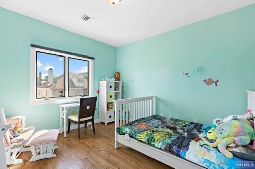 435 Nelson Ave, Cliffside Park NJ 07010-1818 exterior