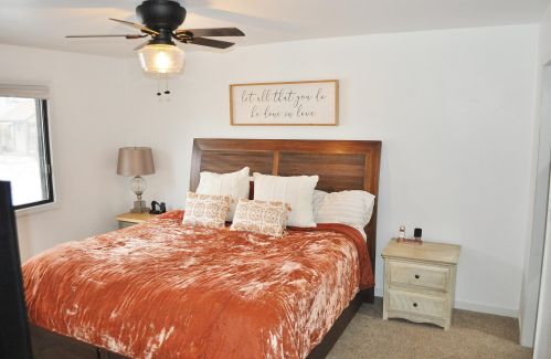 4206 Ridgewood Ln, Milwaukee WI 53221-1094 exterior