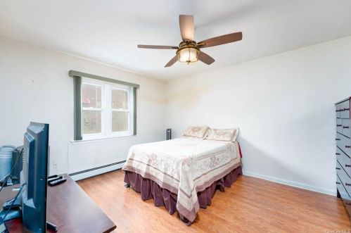 3917 De Reimer Ave, Bronx NY 10466-2128 exterior