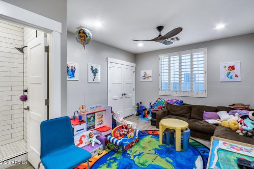 22034 55th St, Phoenix AZ  85054-7150 exterior