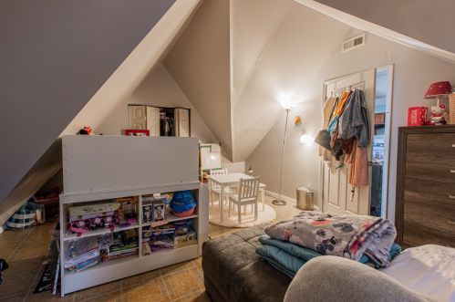 6343 Tripp Ave, Chicago IL 60646-4524 exterior