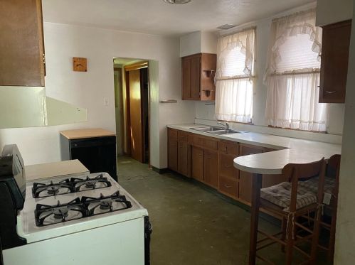 5704 Hampton St, Pittsburgh PA 15206-1618 exterior