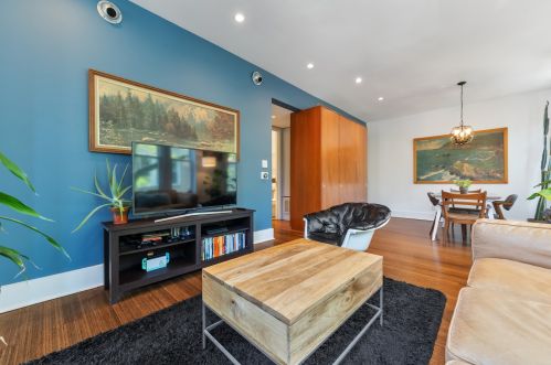 911 Gordon Ter, Chicago IL  60613-2106 exterior