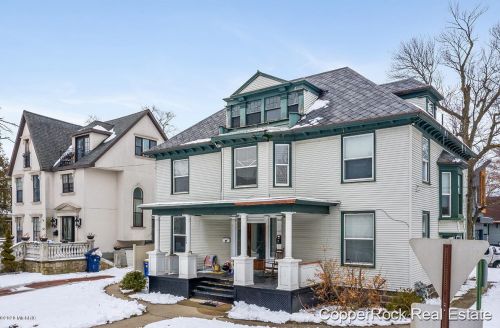 549 Fairview Ave, Grand Rapids, MI 49503-1516