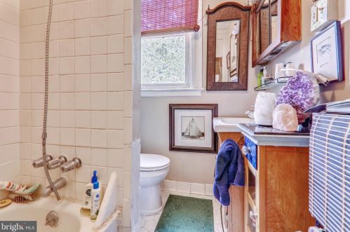 914 Independence Ave, Washington DC 20003-3918 exterior