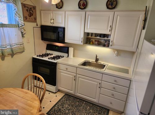 7801 Horrocks St, Philadelphia PA 19124-1812 exterior