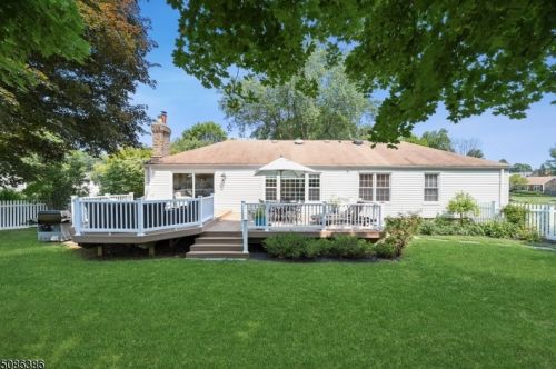 9 Larch Dr, Chester, NJ 07930-2607